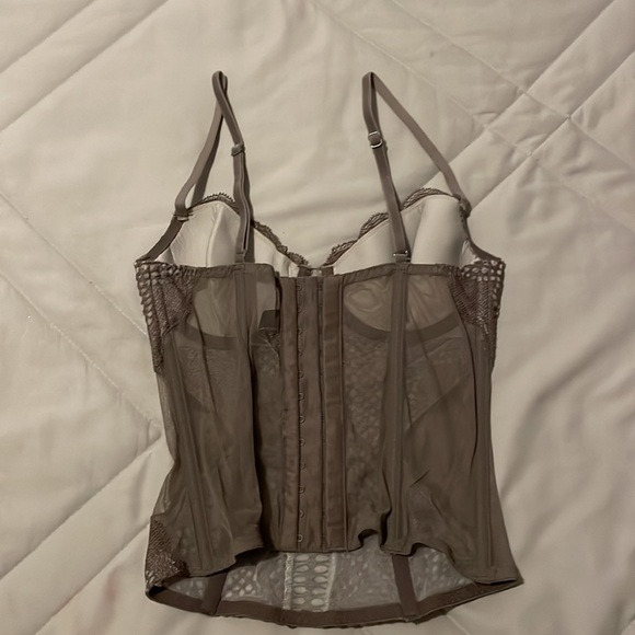 Corset - Picture 2 of 3